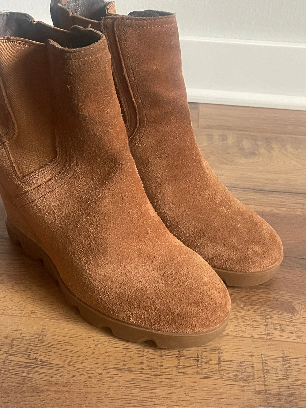 Sorel Tan Suede Wedge Boots Size 8.5